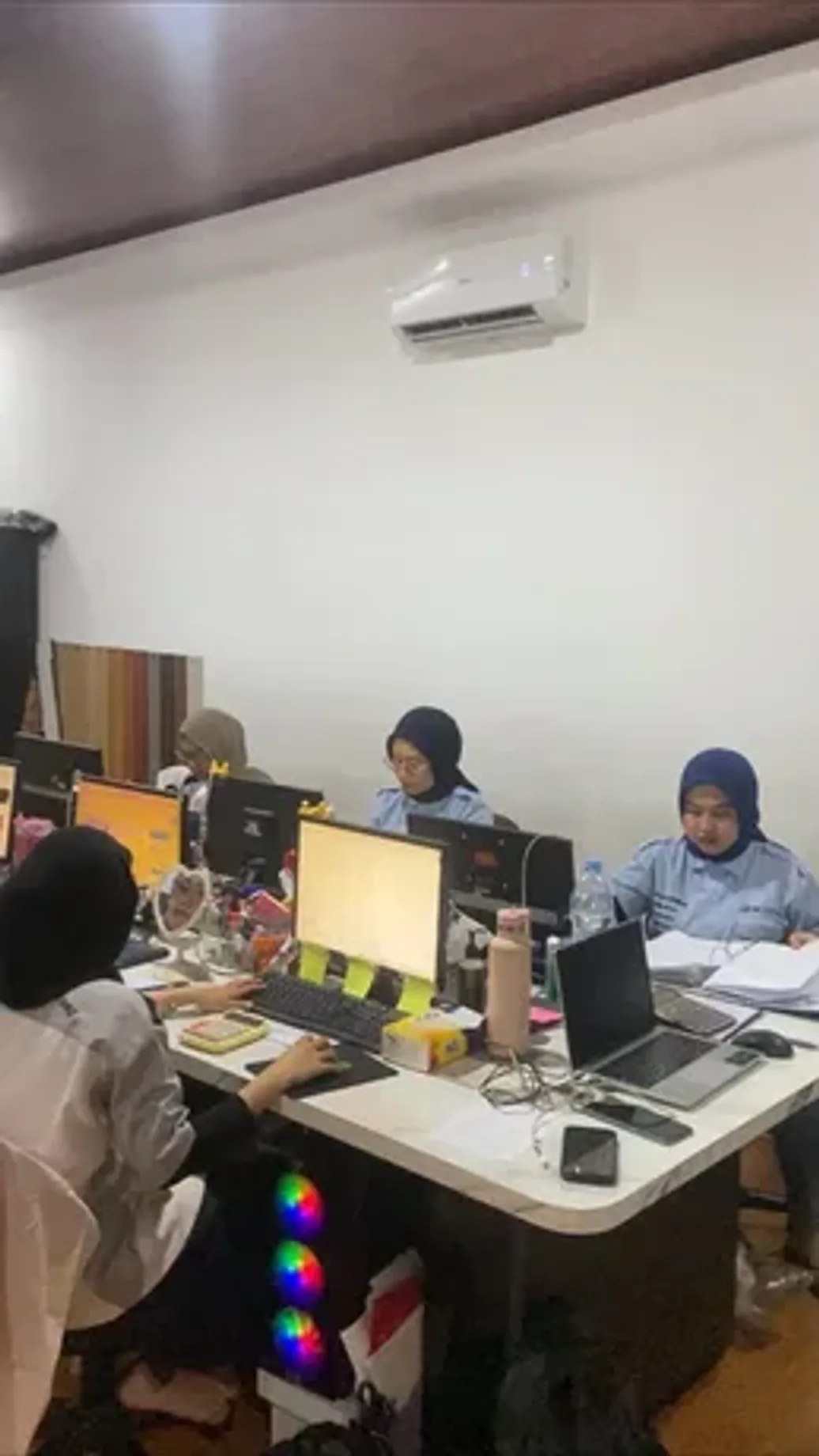 Tim SK Living di kantor (2)